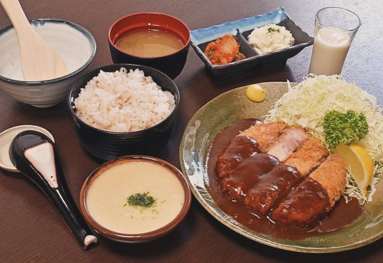 どんかつ定食麦とろセット